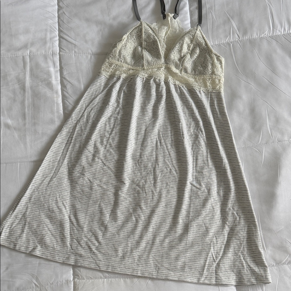 Chic Cream Lace Chemise